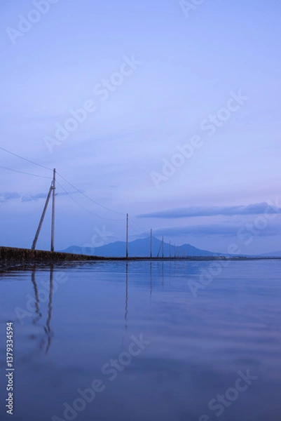 Obraz 早朝の静けさに包まれた長部田海床路