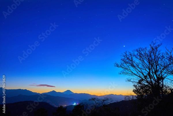 Obraz 東京都八王子市の高尾山頂(大見晴園地)から西側の夜景(富士山,山並み,金星など）