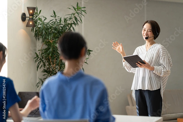 Fototapeta 女性　説明会