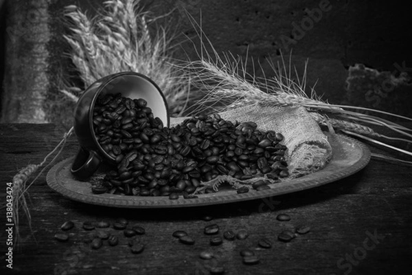 Obraz roasted coffee bean purifying from coffee cup