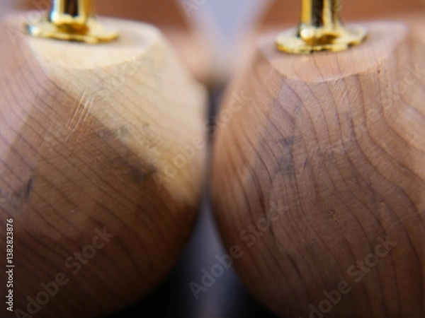 Fototapeta  革靴の形をキープする木製シューツリー 