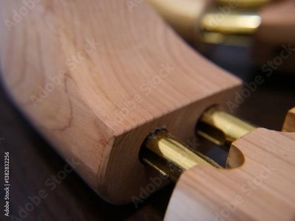 Fototapeta  革靴の形をキープする木製シューツリー 