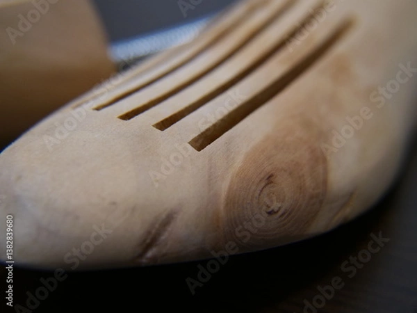 Fototapeta  革靴の形をキープする木製シューツリー 