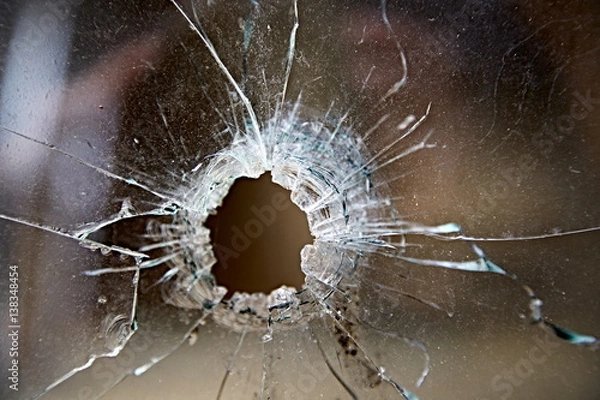 Obraz wut schuss loch glas