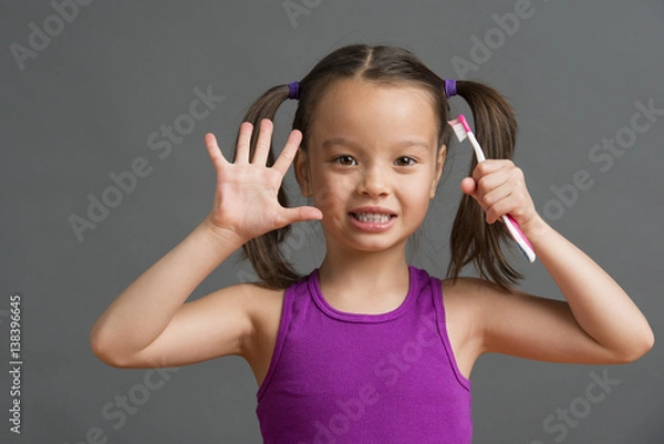 Obraz Kid showing five while holding a toothbrush