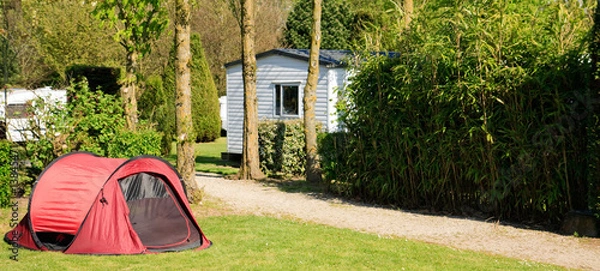 Obraz Czerwony namiot na kempingu