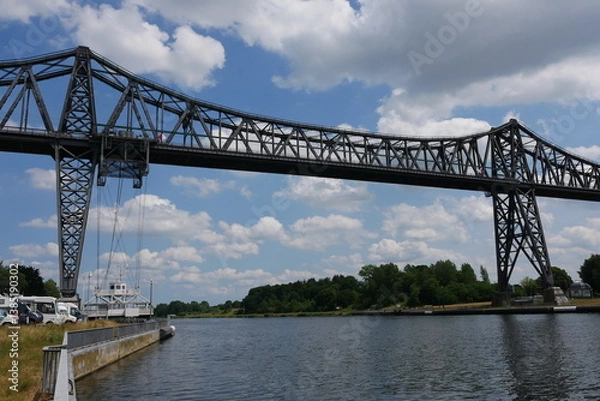 Fototapeta Eisenbahnhochbrücke mit Schwebefähre in Rendsburg am Kanal
