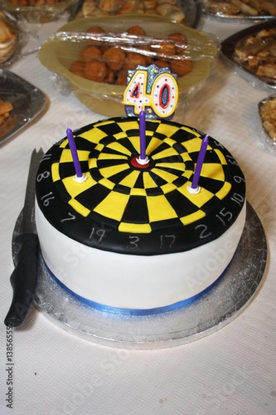 Obraz Dartboard Birthday Cake