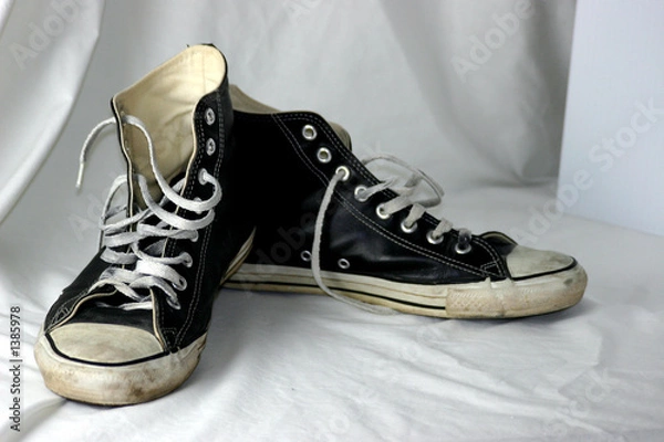 Obraz old basketball sneakers
