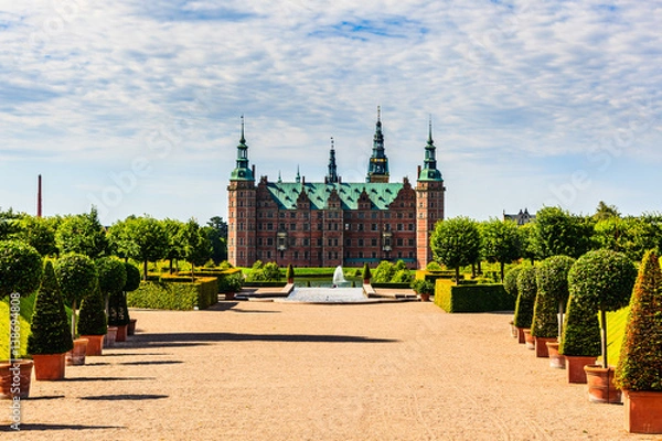 Obraz The majestic castle Frederiksborg Castle seen from the beautiful park area,