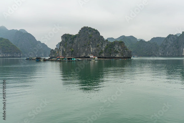 Fototapeta The stunning natural beauty of Ha Long Bay in Vietnam showcases unique limestone formations.