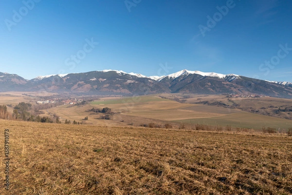 Obraz In the distance, the snow-capped mountains rise up – the majestic Tatra Mountains in Slovakia. Their snow-white peaks contrast effectively with the sky, creating an atmosphere of tranquility and natur