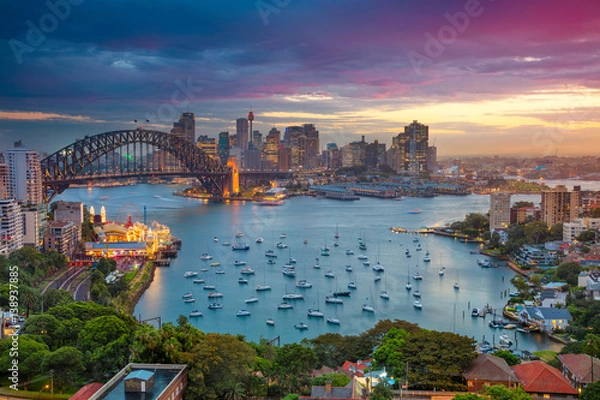 Fototapeta Sydnej. Pejzażu miejskiego wizerunek Sydney, Australia z schronienie mostem i Sydney linią horyzontu podczas zmierzchu.