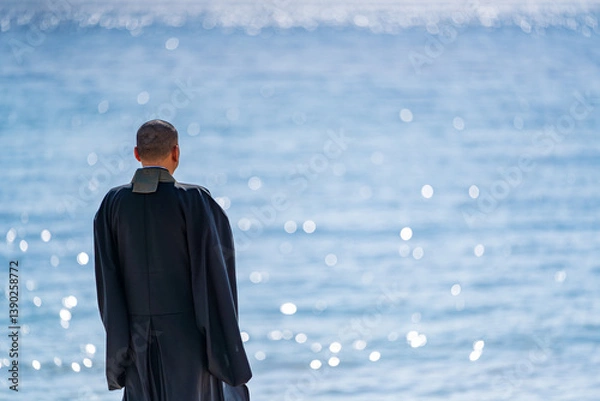 Obraz 海で僧侶が供養している海洋散骨のイメージ