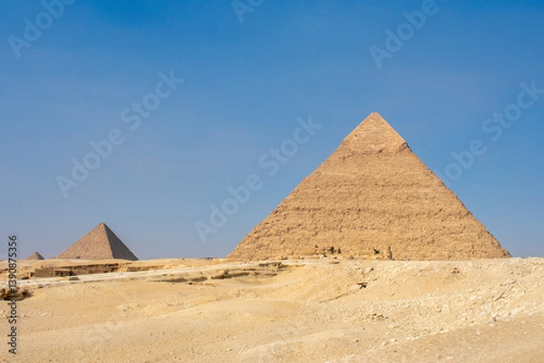 Fototapeta Great Sphinx and Great Pyramid of Cheops, Cairo, Egypt. Ancient statue of Sphinx, mythical creature with head of man and body of a lion, Giza pyramid complex (Giza Necropolis)