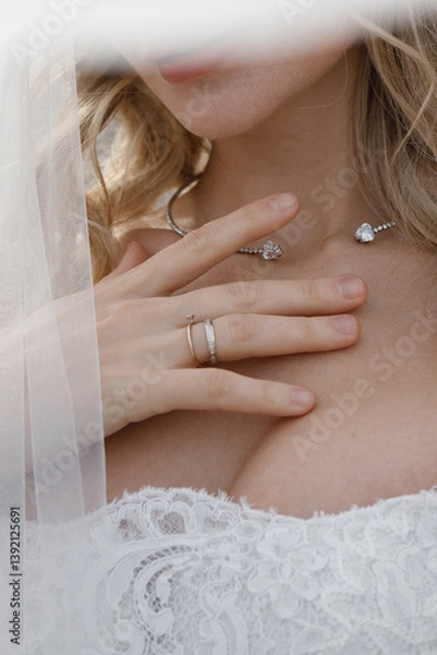 Obraz Bridal Beauty Wrapped in Veil An Ethereal and Captivating Wedding Portrait Experience