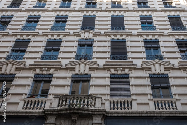 Fototapeta Vintage multi-story building with architectual detail during the day