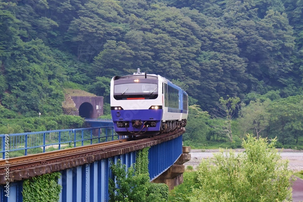 Obraz 立谷沢川橋梁を渡る列車（陸羽西線）