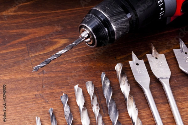 Obraz The old drill and drill on the table