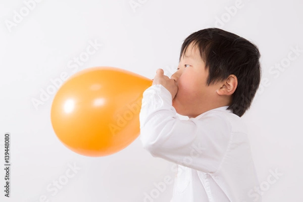 Obraz 風船を膨らます子供