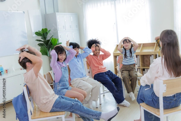 Fototapeta Diversity of elementary students learning through interactive classroom activity