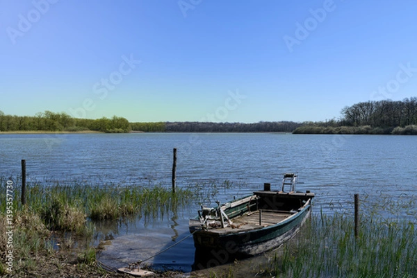 Obraz Etang réservoir de Gondrexange en Moselle sous ciel bleu