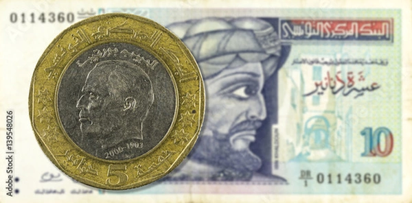 Obraz 5 dinar coin against 10 tunisian dinar bank note obverse