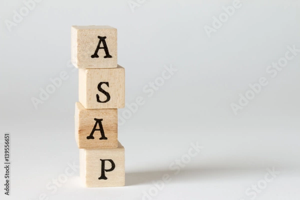 Fototapeta ASAP、なるべく早く、の文字の書かれた積み木