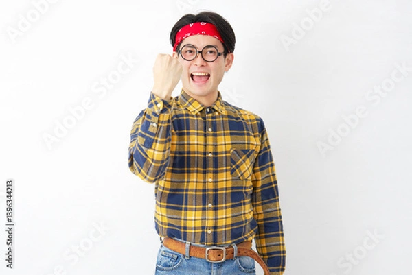 Obraz アキバ系の男性　ガッツポーズ　白背景