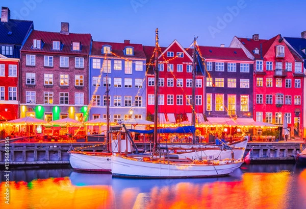 Fototapeta Copenhagen, Denmark. Nyhavn, Kobenhavn's iconic canal, colorful night water reflection.