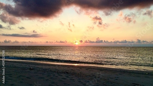 Obraz 鹿児島県県与論島の夕方のビーチ