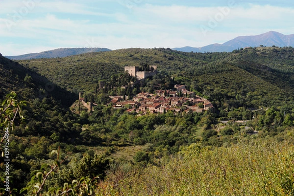 Obraz Village de Castelnou dans les Pyrénées Orientales