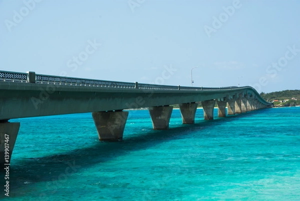 Fototapeta 海を渡る橋