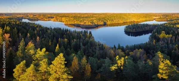 Obraz Peaceful panorama lake view with fall colors at Aulanko nature park in Finland