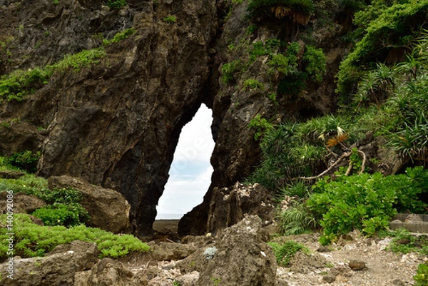 Obraz 沖縄県　久米島　ミーフガー（女岩）