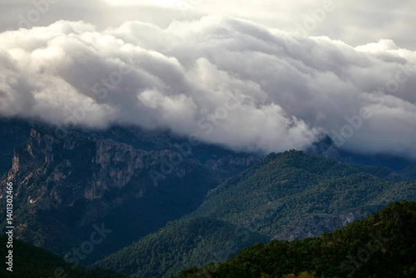 Fototapeta Tarde tormentosa sobre el  parque natural de Cazorla, Segura y Las Villas.