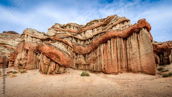 Fototapeta Red Rock Canyon State Park in California is a stunning landscape characterized by dramatic red rock formations, rugged cliffs, and a unique desert environment.