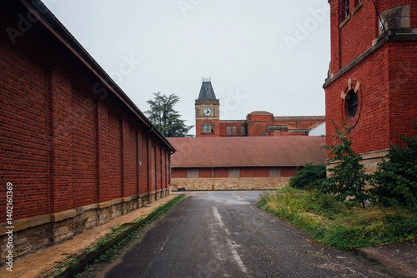 Fototapeta Ancienne usine abandonnée à Vincey dans les Vosges. Passé industriel. Manufacture en briques du XIXème siècle en France. 