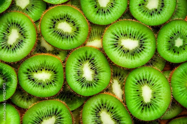 Obraz Soczyste zielone okrągłe kawałki kiwi na powierzchni