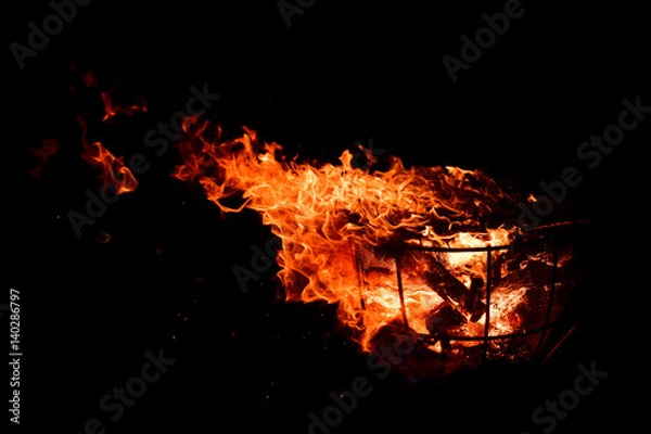 Obraz 燃える篝火