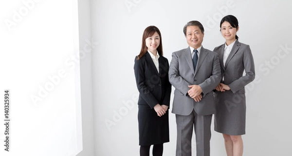 Obraz 笑顔のビジネスマンとビジネスウーマン