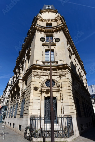 Obraz Exterior architecture of Traditional French house with typical balconies and windows in Paris. France.