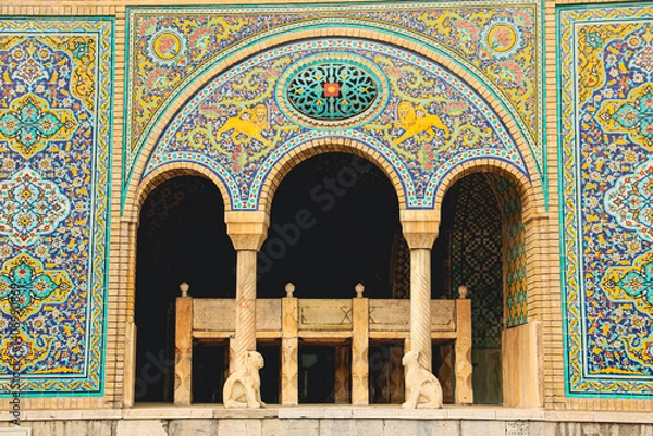 Obraz Persian royal architecture, Golestan Palace facade, Traditional Persian arches and columns, Historic facade of Golestan Palace, Royal architecture with open arches, Stone columns and Persian tilework