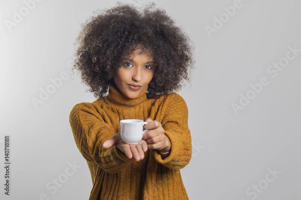 Obraz Bella mujer africana tomando café