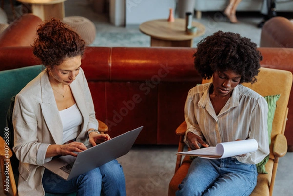 Obraz Colleagues working in the cafeteria