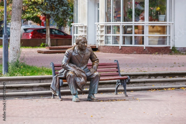 Obraz Памятник Евгению Евстигнееву на скамейке около театра на улицы Большая Покровская в Нижнем Новгороде