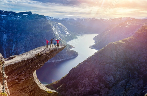 Obraz Family On Trolltunga