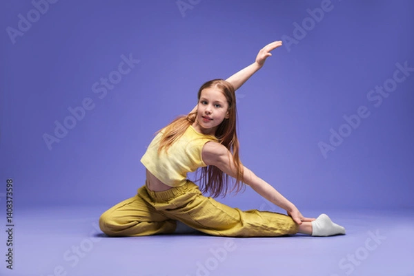 Fototapeta Girl in stylish clothes dancing on purple background