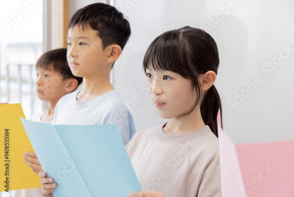 Obraz 発表をする小学生
