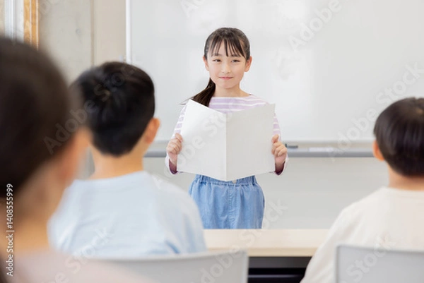 Obraz 発表をする小学生
